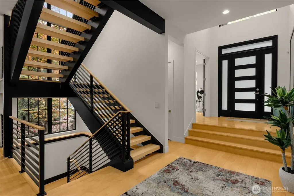 7002 93rd Avenue SE Mercer Island WA 98040