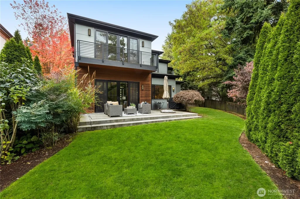 7002 93rd Avenue SE Mercer Island WA 98040
