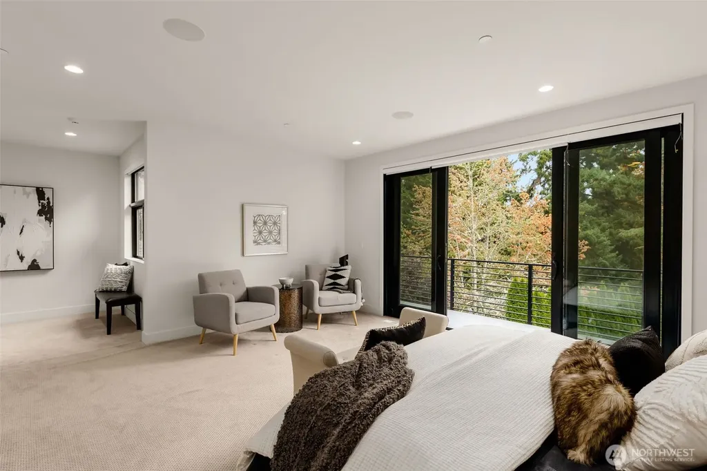 7002 93rd Avenue SE Mercer Island WA 98040