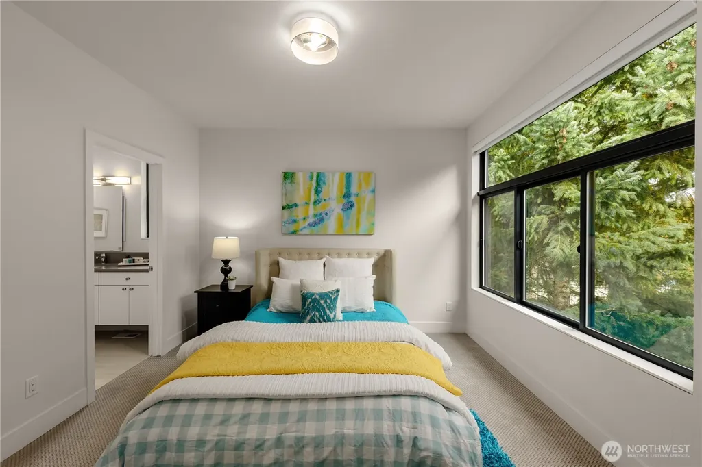 7002 93rd Avenue SE Mercer Island WA 98040