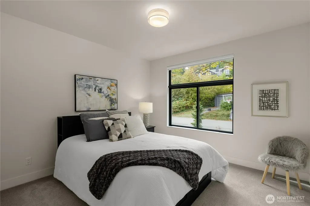 7002 93rd Avenue SE Mercer Island WA 98040