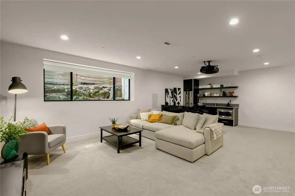 7002 93rd Avenue SE Mercer Island WA 98040