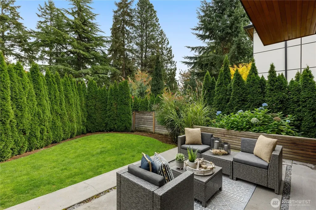 7002 93rd Avenue SE Mercer Island WA 98040