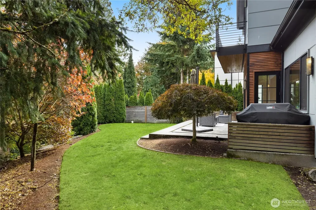 7002 93rd Avenue SE Mercer Island WA 98040