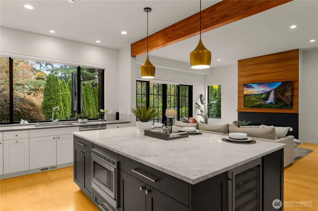 7002 93rd Avenue SE Mercer Island WA 98040