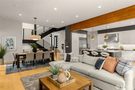 7002 93rd Avenue SE Mercer Island WA 98040