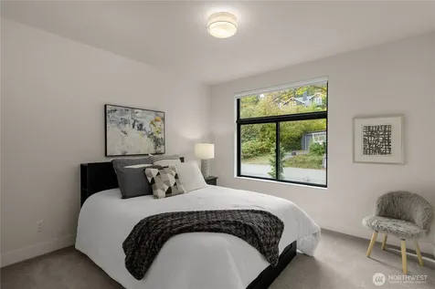 7002 93rd Avenue SE Mercer Island WA 98040