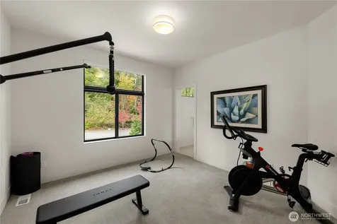 7002 93rd Avenue SE Mercer Island WA 98040