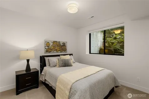 7002 93rd Avenue SE Mercer Island WA 98040