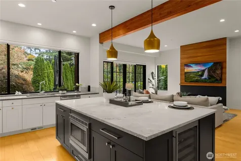 7002 93rd Avenue SE Mercer Island WA 98040