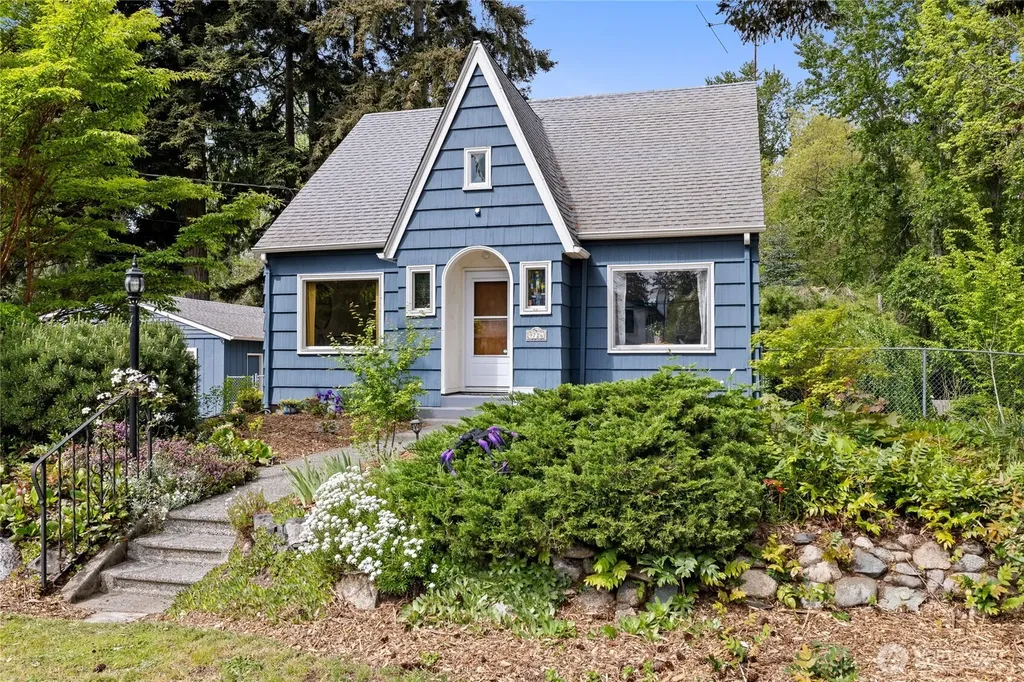 9726 F Street E Tacoma WA 98445
