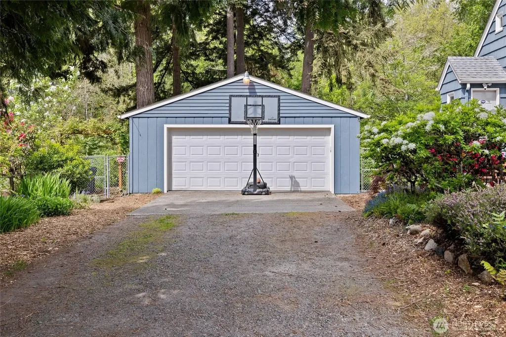 9726 F Street E Tacoma WA 98445