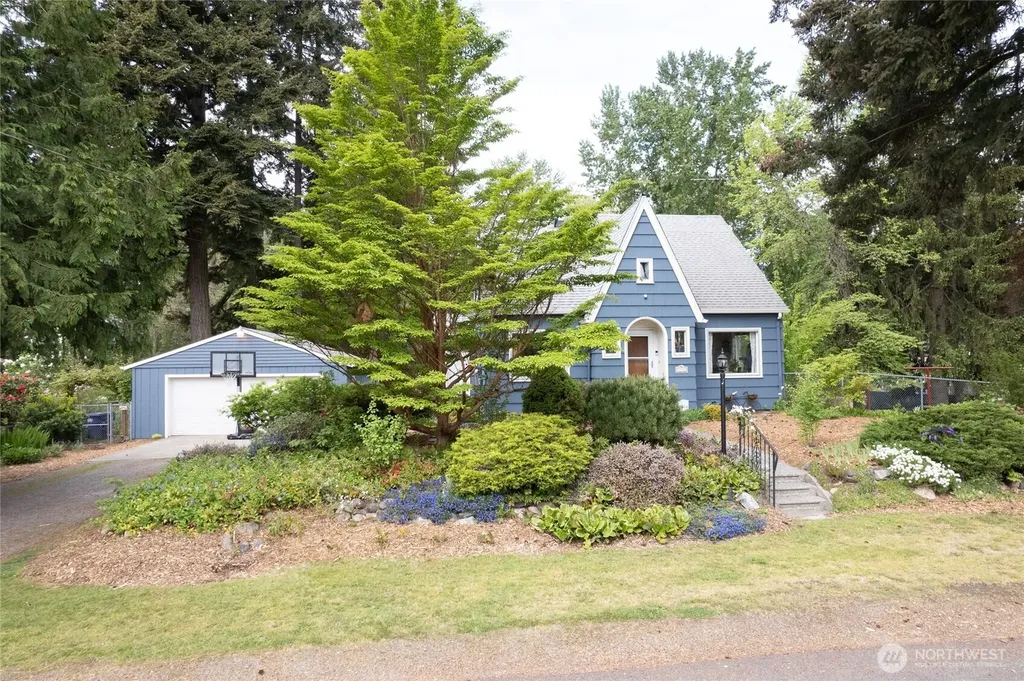 9726 F Street E Tacoma WA 98445