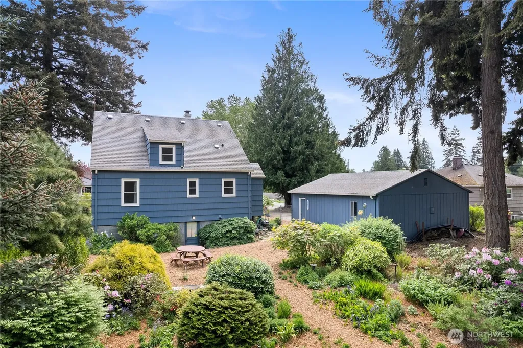 9726 F Street E Tacoma WA 98445