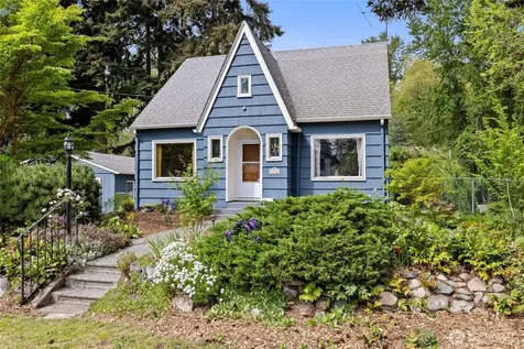 9726 F Street E Tacoma WA 98445