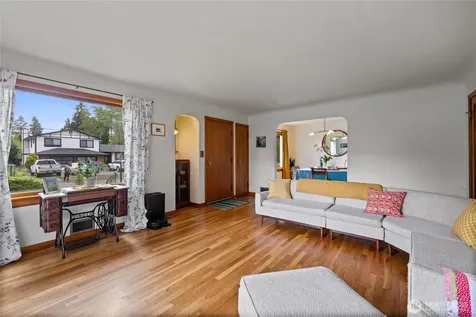 9726 F Street E Tacoma WA 98445