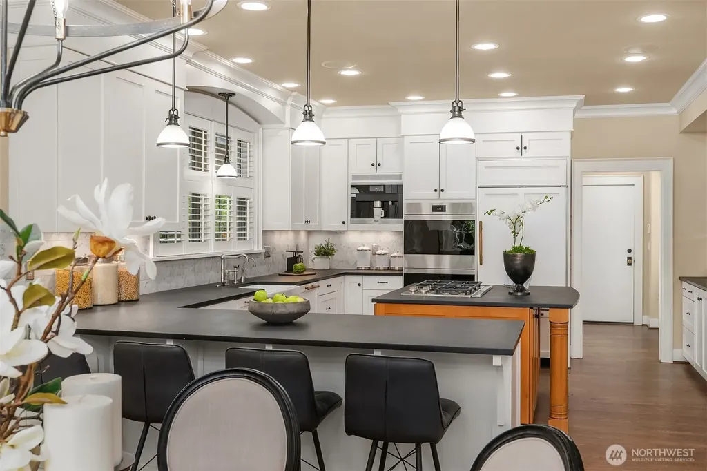 10910 NE 18th Place Bellevue WA 98004