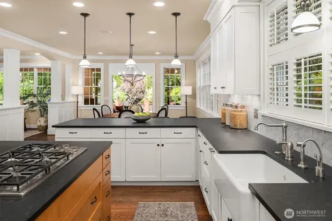 10910 NE 18th Place Bellevue WA 98004