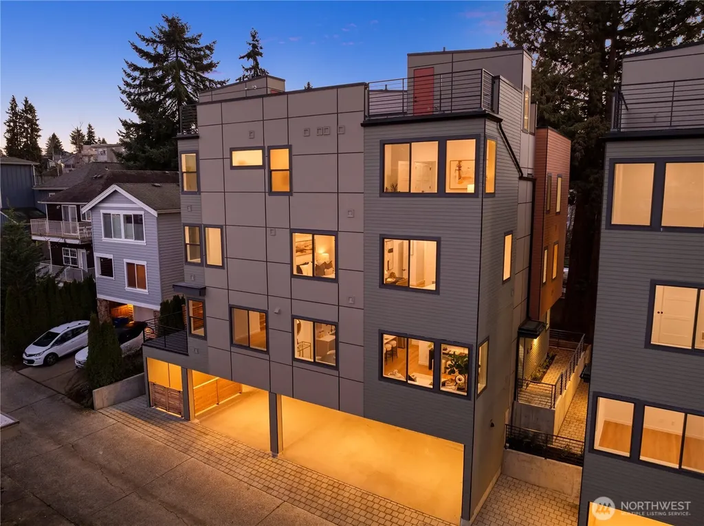 6538 Latona Avenue NE Seattle WA 98115