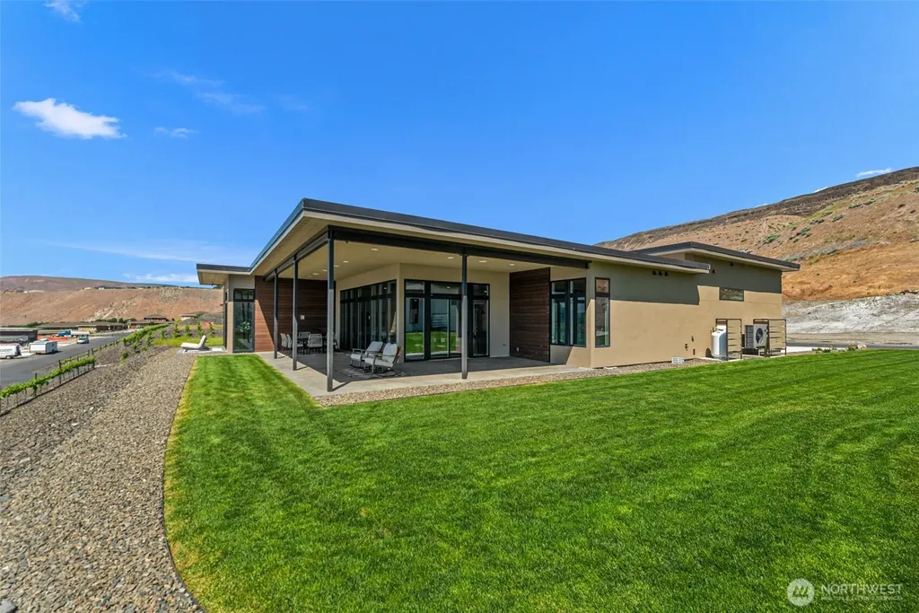 23413 NW Cliff View Drive Quincy WA 98848