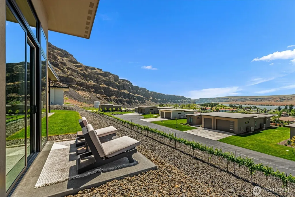 23413 NW Cliff View Drive Quincy WA 98848