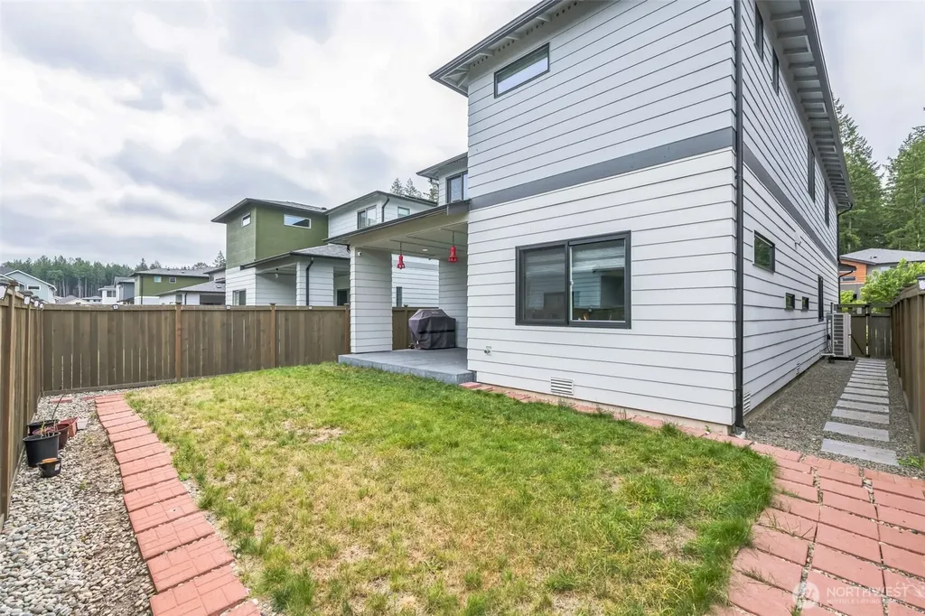 22920 SE Sycamore Black Diamond WA 98010