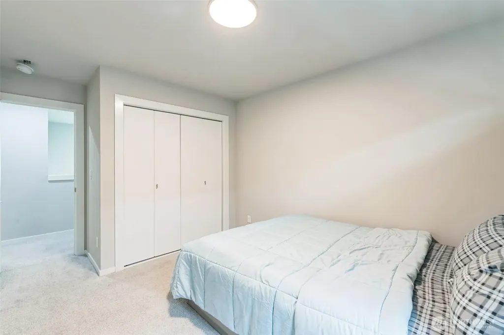 22920 SE Sycamore Black Diamond WA 98010