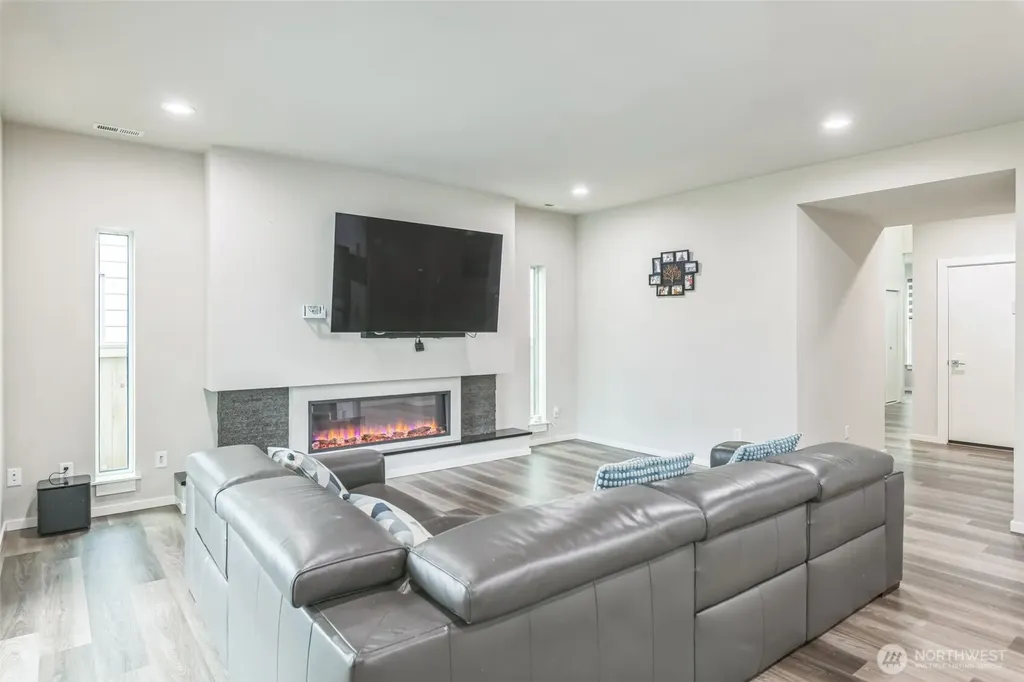 22920 SE Sycamore Black Diamond WA 98010