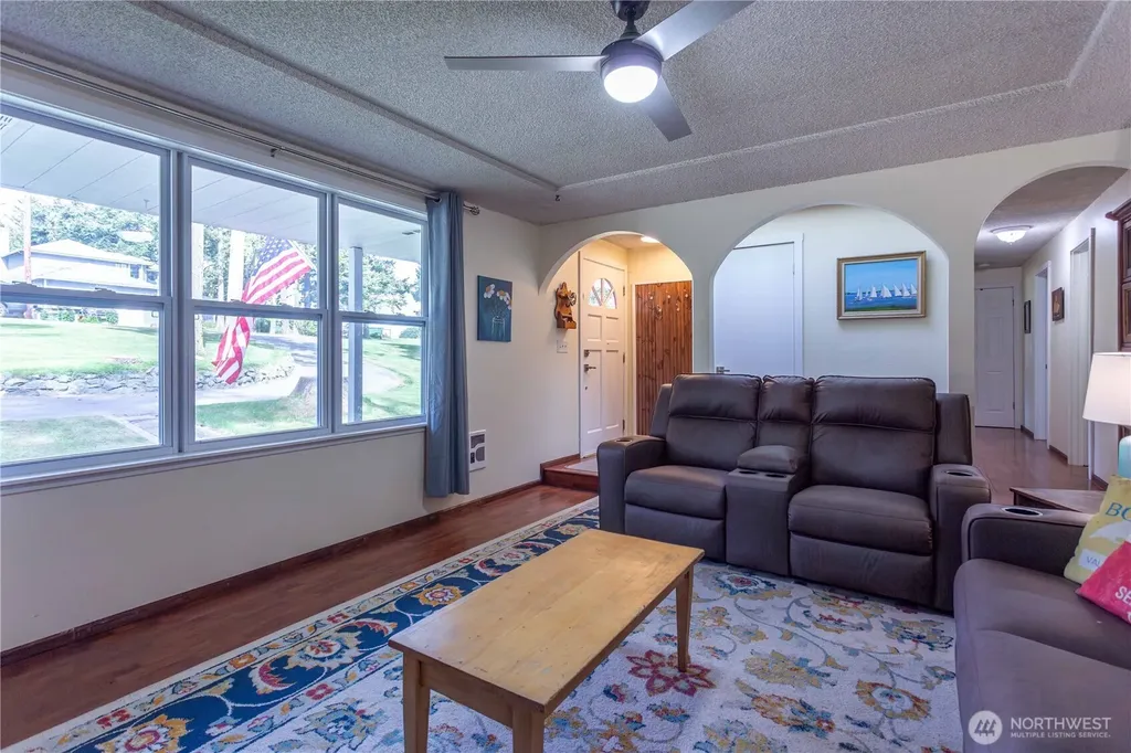 1986 Peacock Lane Oak Harbor WA 98277