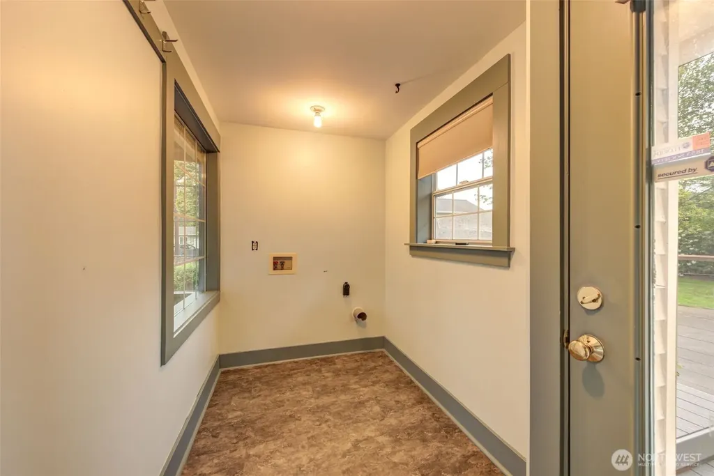 654 W Main Street Monroe WA 98272