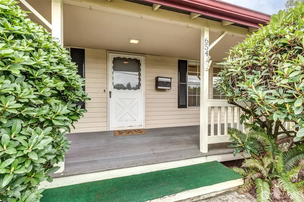 654 W Main Street Monroe WA 98272