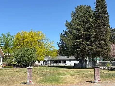 23 W Hale Avenue Omak WA 98841