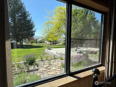 23 W Hale Avenue Omak WA 98841
