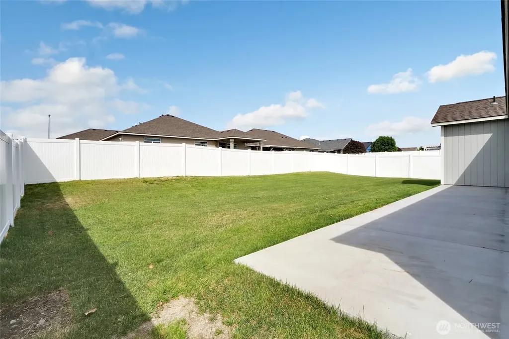 409 S Trillium Moses Lake WA 98837