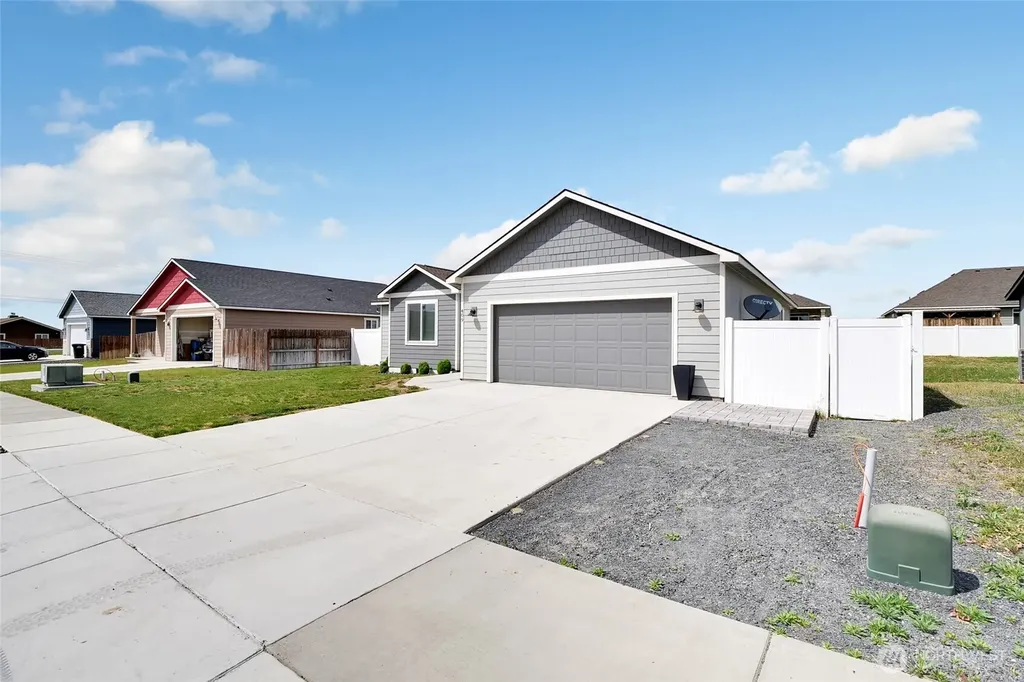 409 S Trillium Moses Lake WA 98837