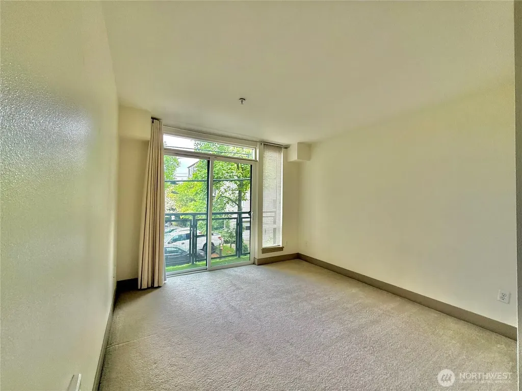 4547 8th Avenue NE Seattle WA 98105