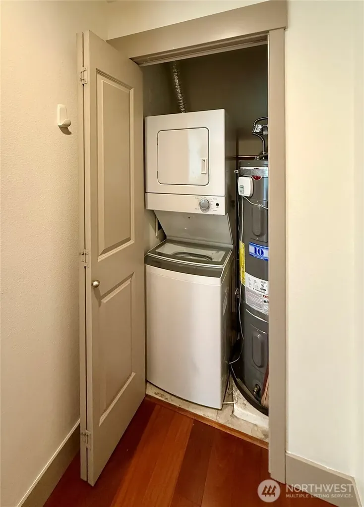 4547 8th Avenue NE Seattle WA 98105