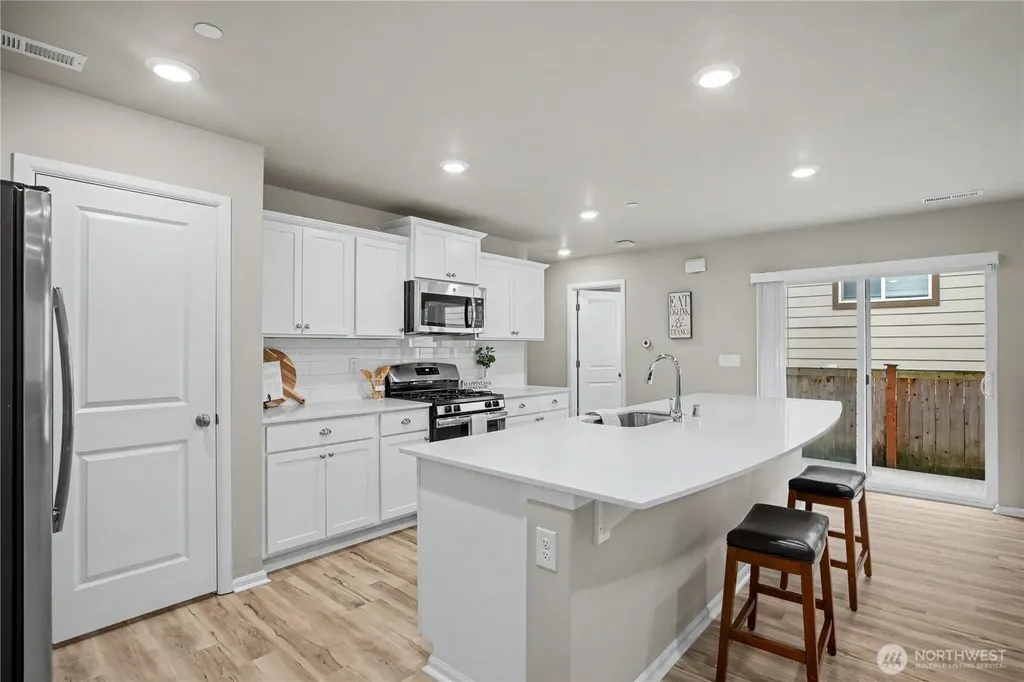 3340 Hoffman Hill Boulevard Dupont WA 98327