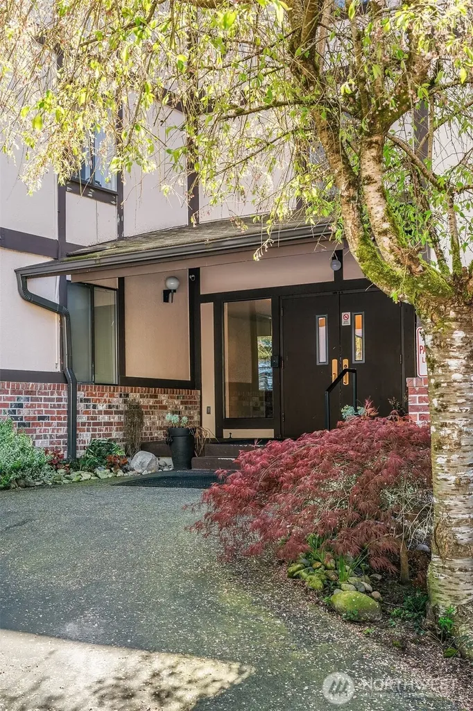 4501 Grandview Drive W University Place WA 98466