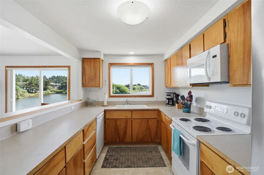 706 343rd Place Ocean Park WA 98640