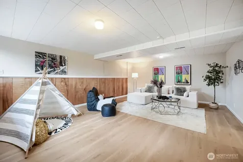 58 157th Avenue SE Bellevue WA 98008