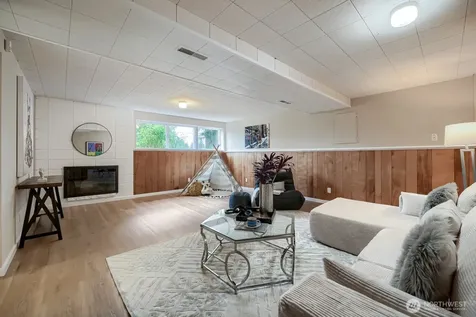 58 157th Avenue SE Bellevue WA 98008