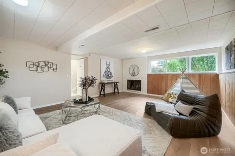 58 157th Avenue SE Bellevue WA 98008
