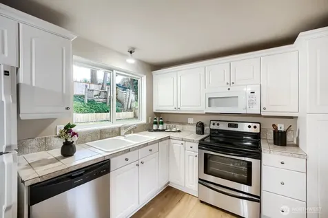 58 157th Avenue SE Bellevue WA 98008