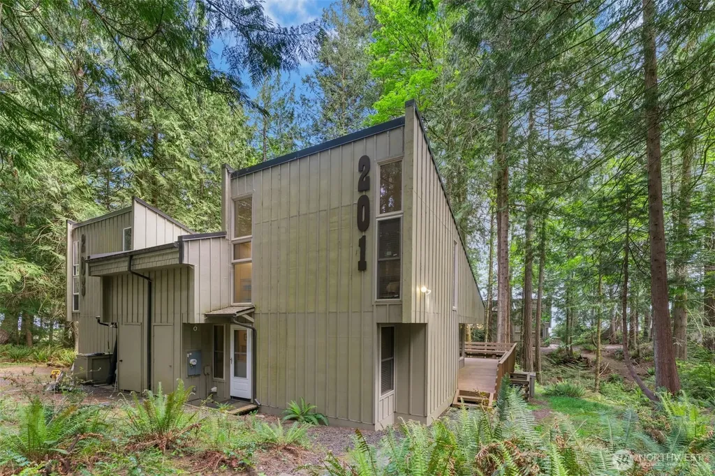 201 E Cutty Sark Drive Shelton WA 98584