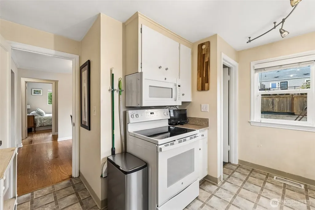 9417 44th Place NE Seattle WA 98115