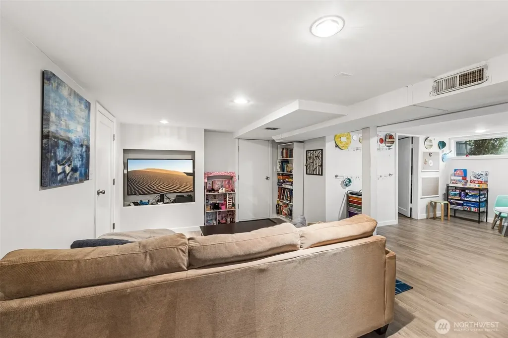 9417 44th Place NE Seattle WA 98115