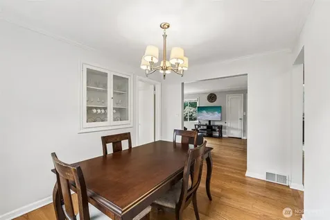 9417 44th Place NE Seattle WA 98115