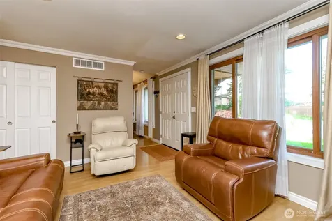 33818 35th Avenue SW Federal Way WA 98023