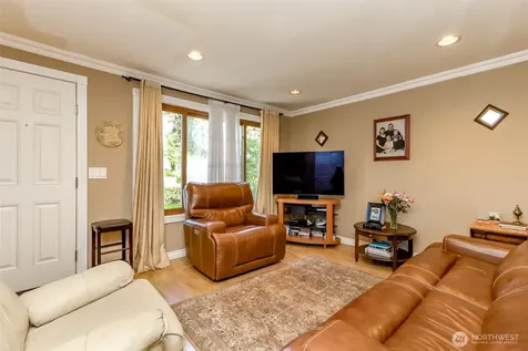 33818 35th Avenue SW Federal Way WA 98023